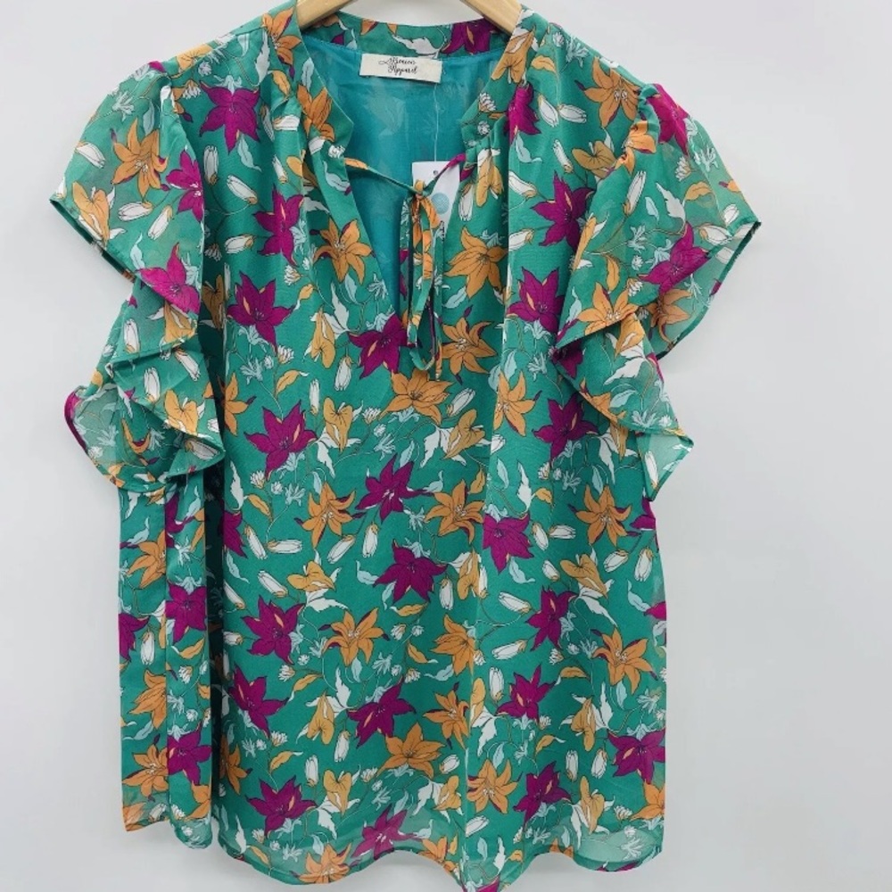 Beacon Apparel‎ Stitch Fix Women’s Flutter Sleeve Floral Blouse in Green, Medium